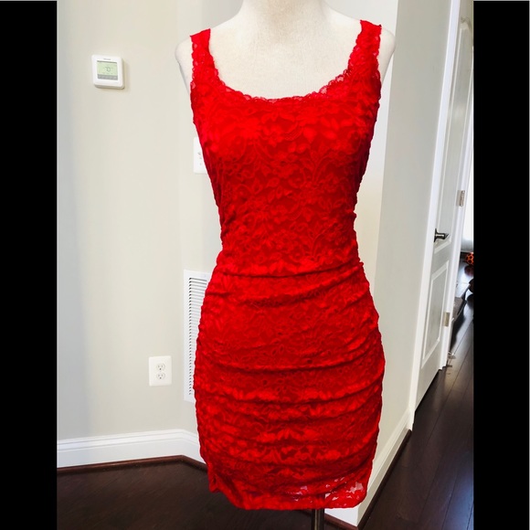 GORGEOUS FIGURE HUGGING DRESS - Picture 4 of 6